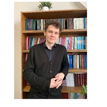 Михаил Ларин
