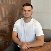Андрей Кулаков