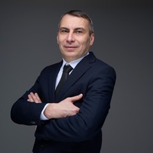 Роман Петров
