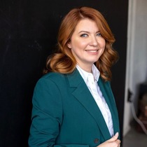 Яна Усманова