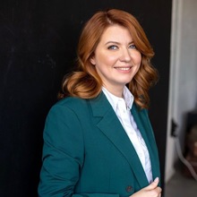 Яна Усманова