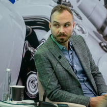 Денис Захаркин